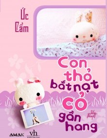 Con Thỏ Bắt Nạt Cỏ Gần Hang 